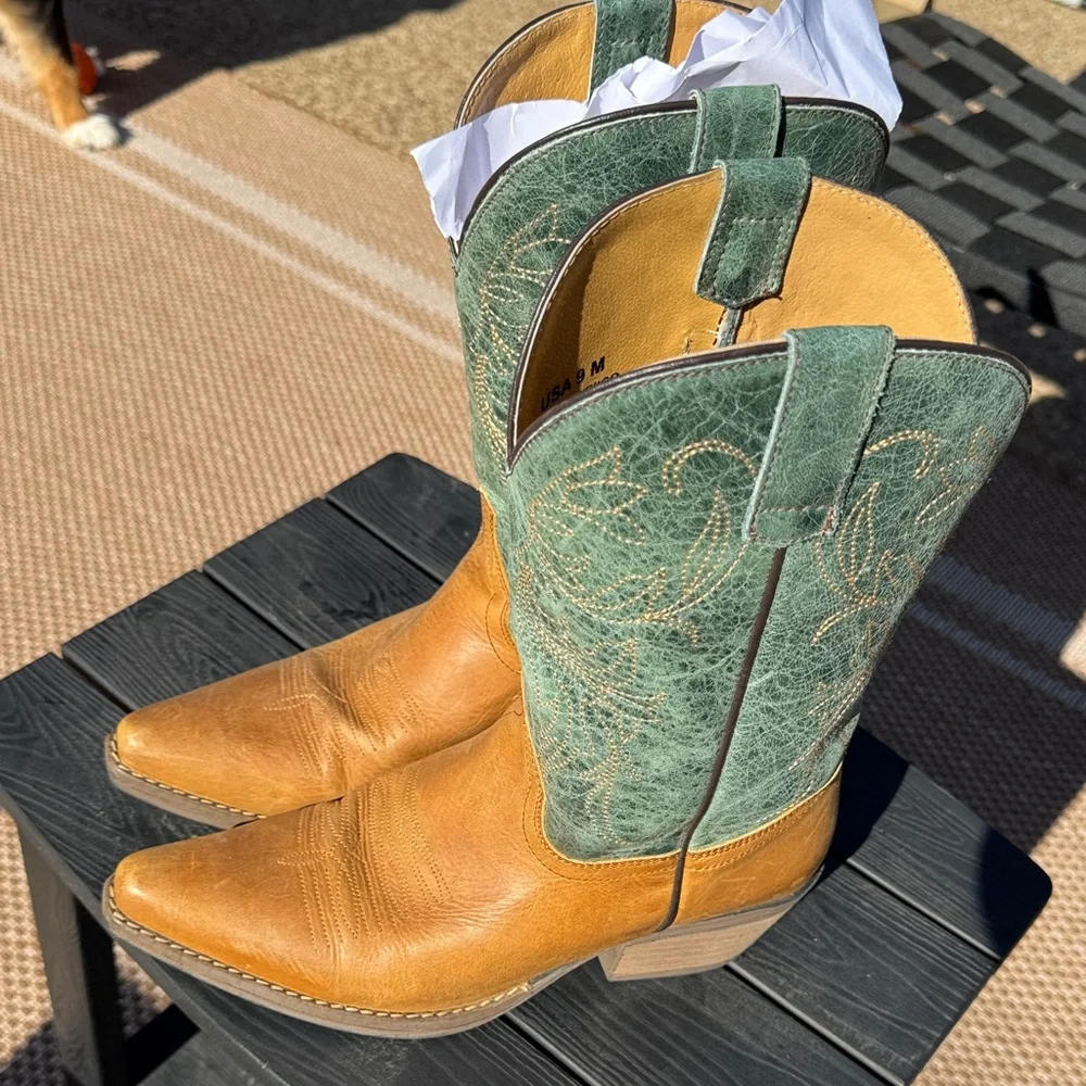sterling River Green and buckskin Heeled Boots size9. Heavy duty boot. - Picture 4 of 9